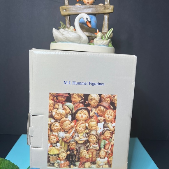 🛑SOLD🛑 Vintage M.J. Hummel Feathered Friends #344,Girl Watching Geese, Germany - Picture 8 of 14